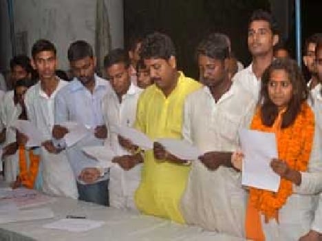 President of Kashi Vidyapeeth students objectively Ayushi