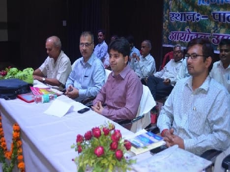 Reprimand officials on the problems of farmers