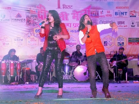 artist rocked the stage, audience enjoyed