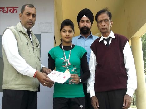 kashish awarded by her school being selected in national level sport