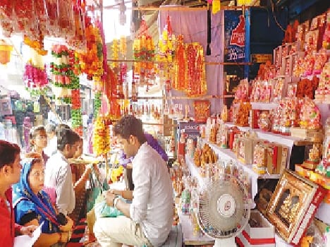 Statues of Ganesh - Lakshmi on inflation