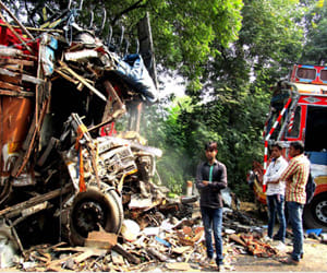Horrible accident on the highway, the trucks sped parts