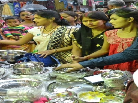 Dhanteras showering money on the market , 225 million purchase of the crop