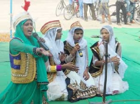 Gyanpur girls in class , the child first in the Dig
