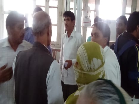 Doctor refuses for treatment, ruckus