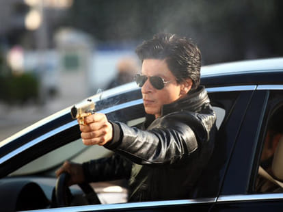 VHP, Bajrang Dal activists stop screening of Dilwale in Mangaluru