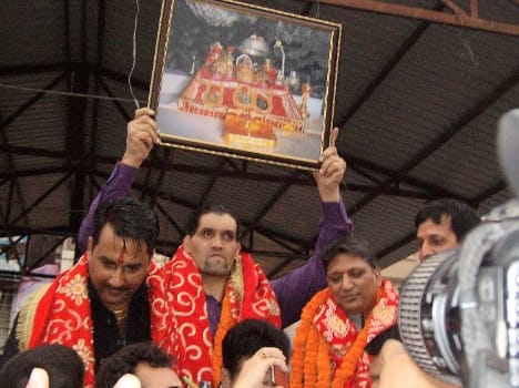 great khali visited vaishno devi temple.
