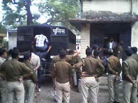 Among the detainees were beaten in custody in muscle
