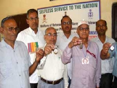 Former Army reached DM return medal office