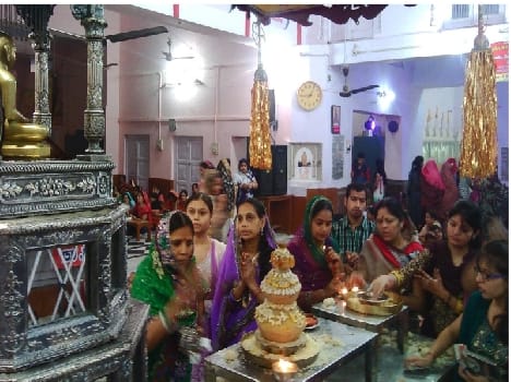 Grand devotees at temples overflow