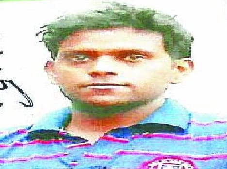 The body of the youth was found hanging from tree