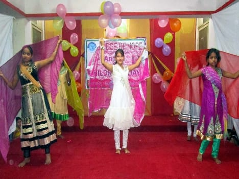 VILLIVARS STUDENT PERFORMING CULTURAL ACTIVITY