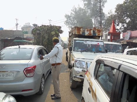 ROAD JAM, VEHICLE STAND IN LINES