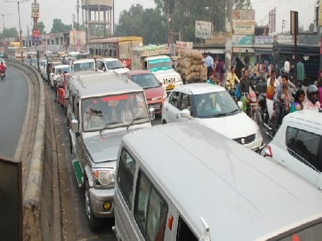 Transport system collapsed, putting the hours jams at intersections