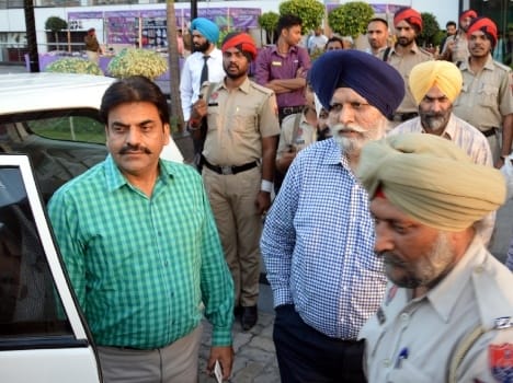 mall, outside, mayor, son-in-law, car, loot