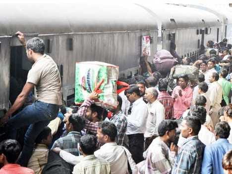 SPO died after a fall from train