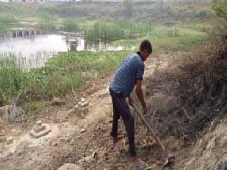 Drying lakes offer water to those preparing for