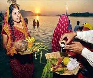 Chhath see dirt on the pier raging faithful, protesting.