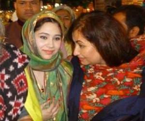 salma agha visits barabanki with daughter