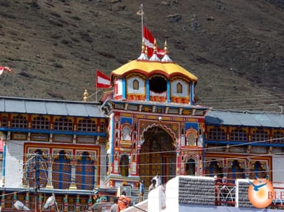 badrinath dham door will close today.