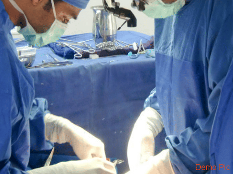 Children in the doctor's ear sliced operation, the commotion families.