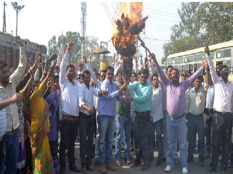 Burned the effigy of the minister Shicshamitron