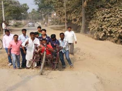 Ministers flooded, roads no Pursahal