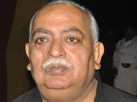Munawwar Rana joins kalki mahotsav talks on award return issue.