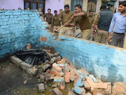 Attack on Police team in Muradabad.