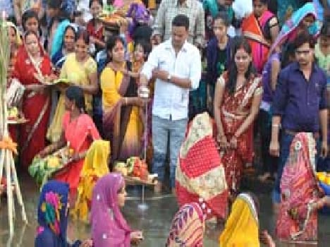People who take vows to deliver water to Suryadev Umdin Women