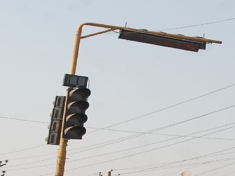 Poor traffic signals are demolished