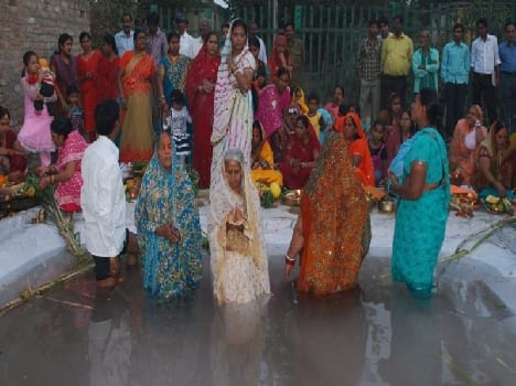 Chhath festival women worship