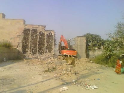 ambedkar smarak wall is demolished in lucknow