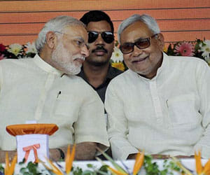 nitish invited narendra modi for swearing in ceremony