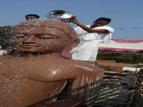 There was a statue in the city of Muni Subrtnath