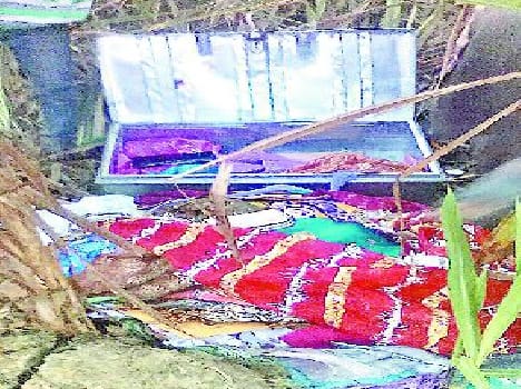 Millions of four houses near the police station theft