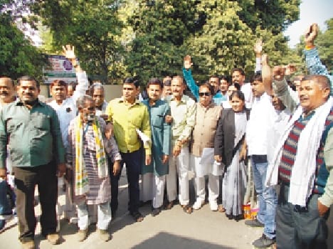 Congressmen criticized the government