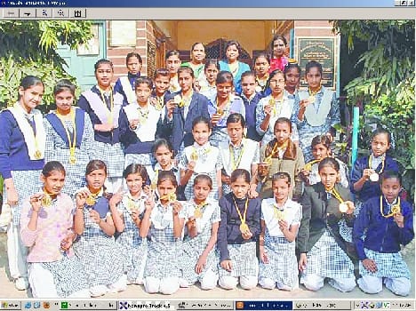 The winning teams received rally Scout Guide