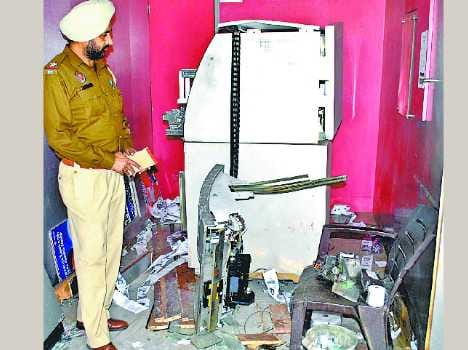 attempt of robbery in united bank atm in mohali phase 7