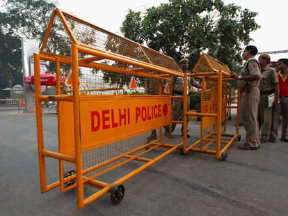 Delhi police in special position after getting the inputs of terror attack.