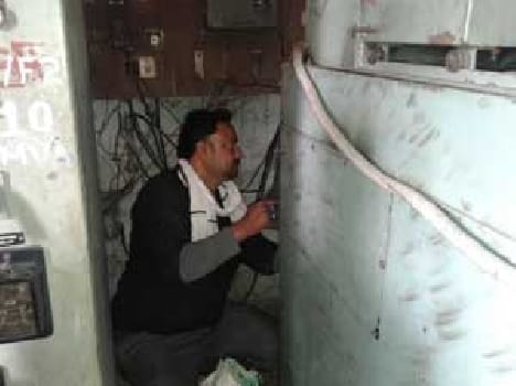 Electricity stopped 14 hours because of rat