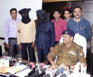 Fraud on the name of job, two arrested.