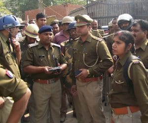 Lawyers beat SI in Raebareli.