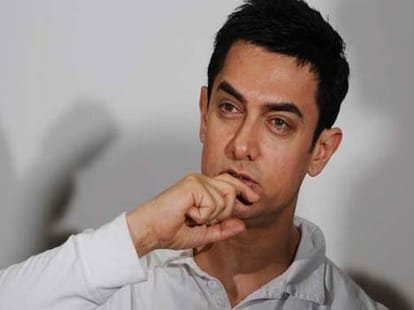 delhi documentary maker registers complaint against aamir khan