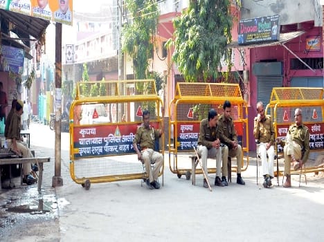 Aligarh Voilence- DM gave notice for 5 offiers 