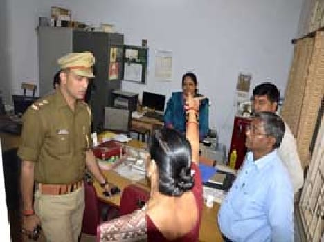  BHu Locks of six rooms break computer-CPU have been taken thief