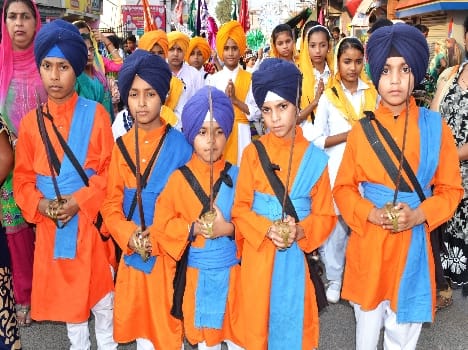 Money Guru Nanak Thou Nirankar