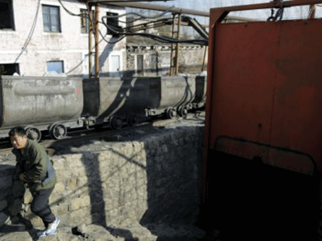 China mine fire kills 21