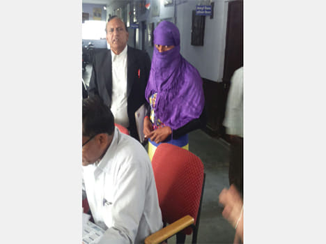 police caught a male person who wear women cloth for counselling