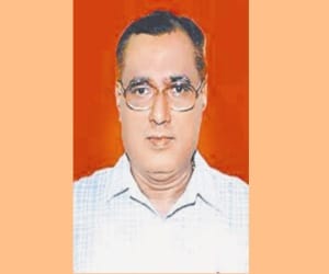 uttarakhand public service commission member upreti gave resign.
